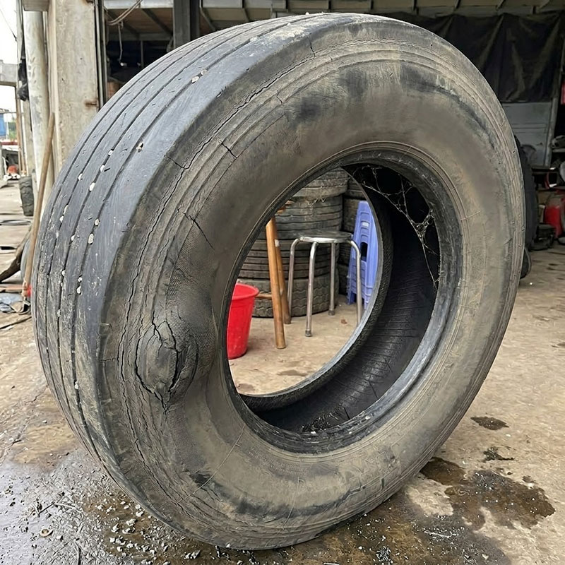 Lốp Xe Tải Bị Mòn, Phồng, Nứt Nẻ